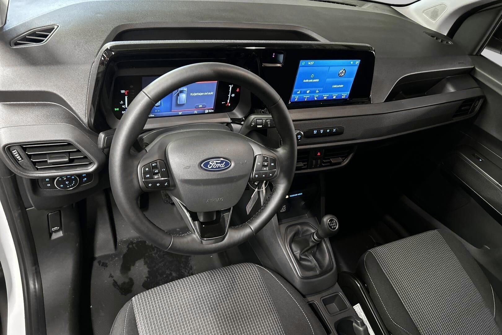 Ford Transit Courier iso kuva 13