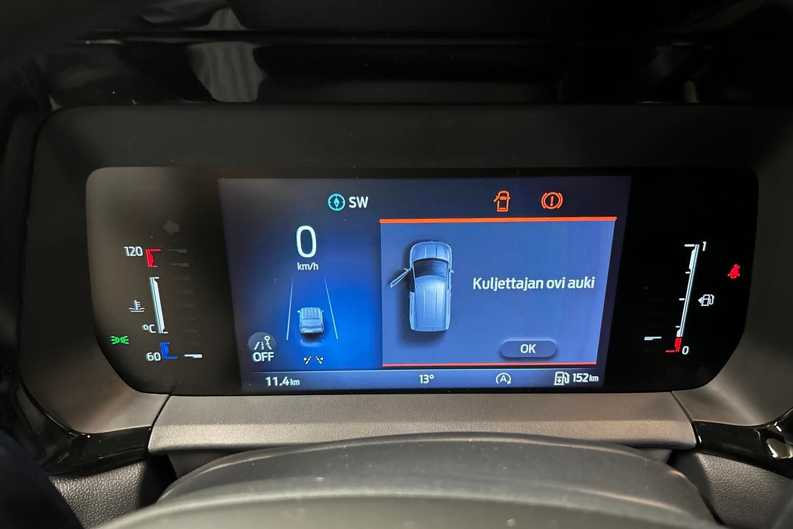 Ford Transit Courier iso kuva 15