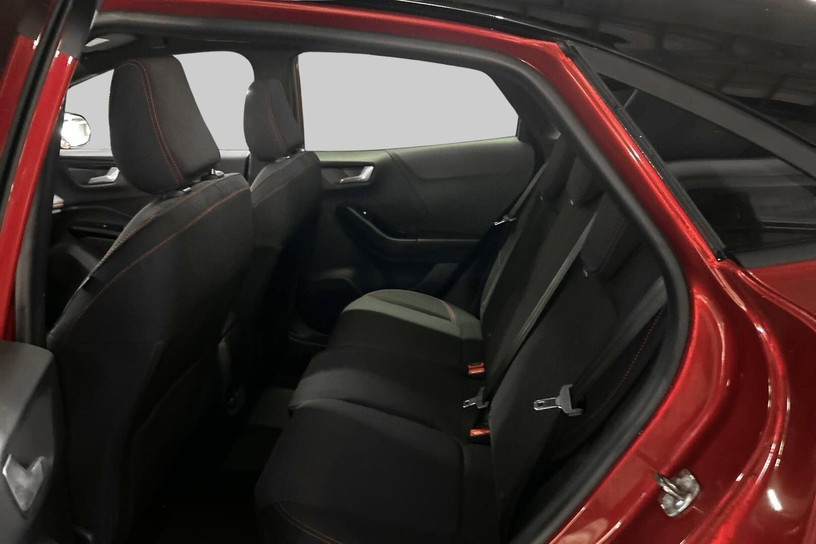 Ford Puma iso kuva 9