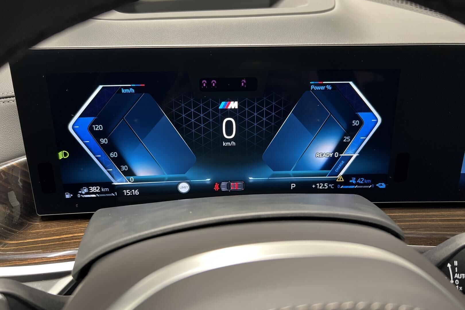 BMW X5 iso kuva 13