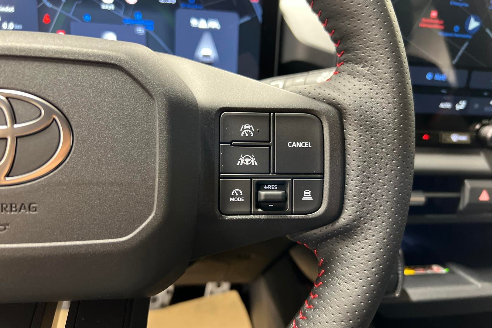 Toyota RAV4 iso kuva 15