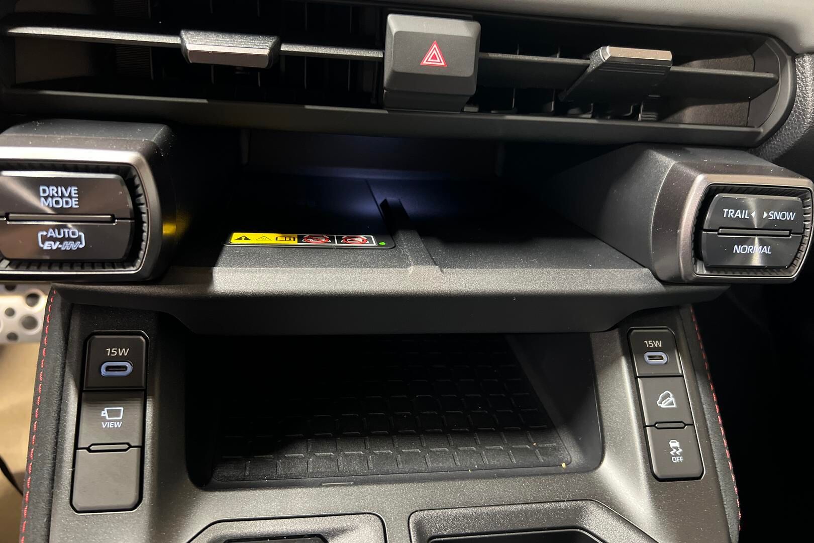 Toyota RAV4 iso kuva 16