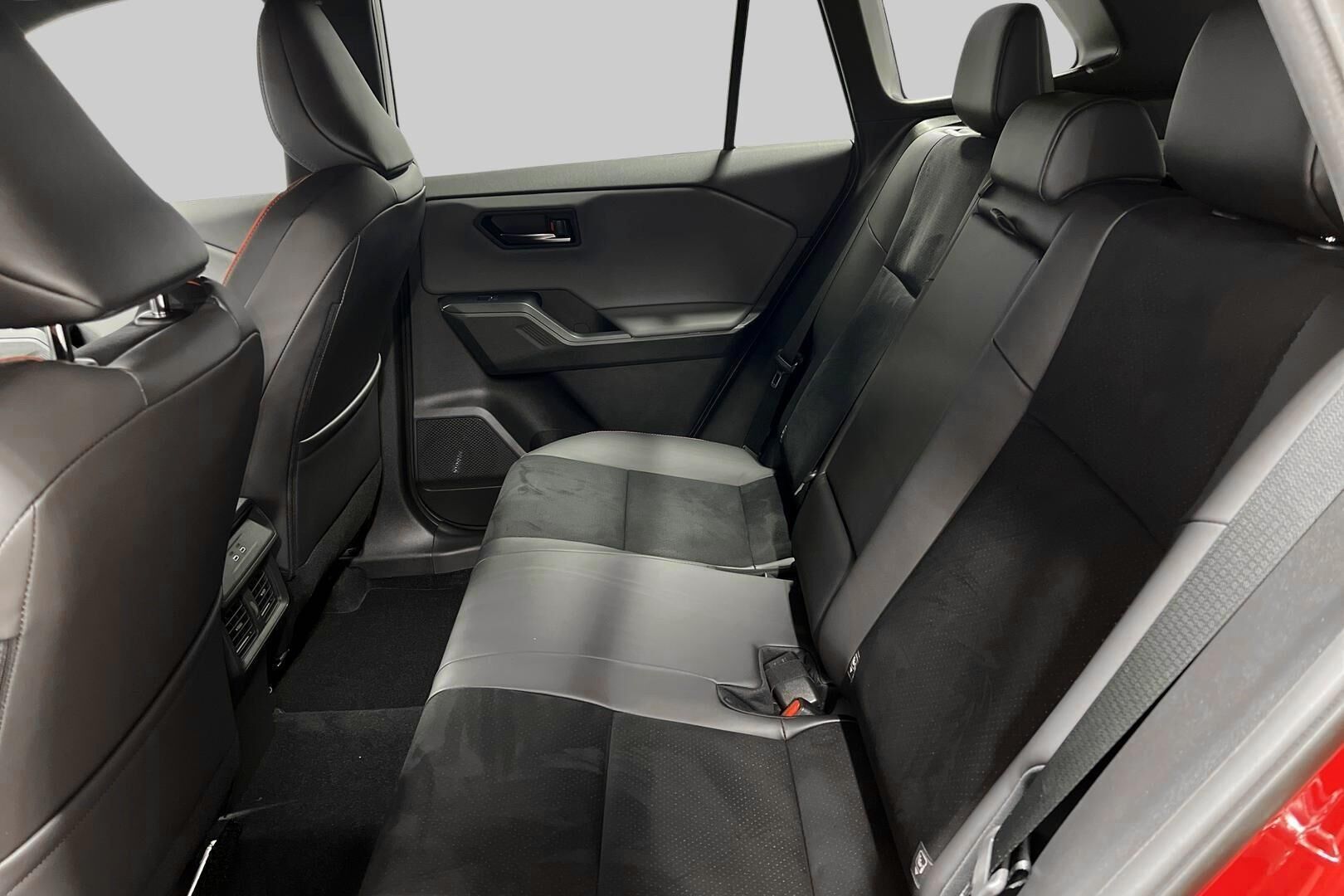 Toyota RAV4 iso kuva 18