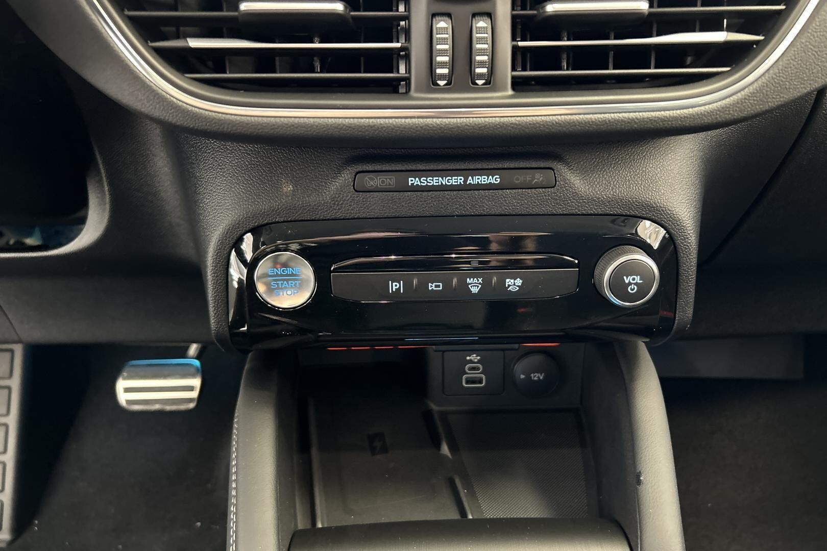 Ford Kuga iso kuva 21