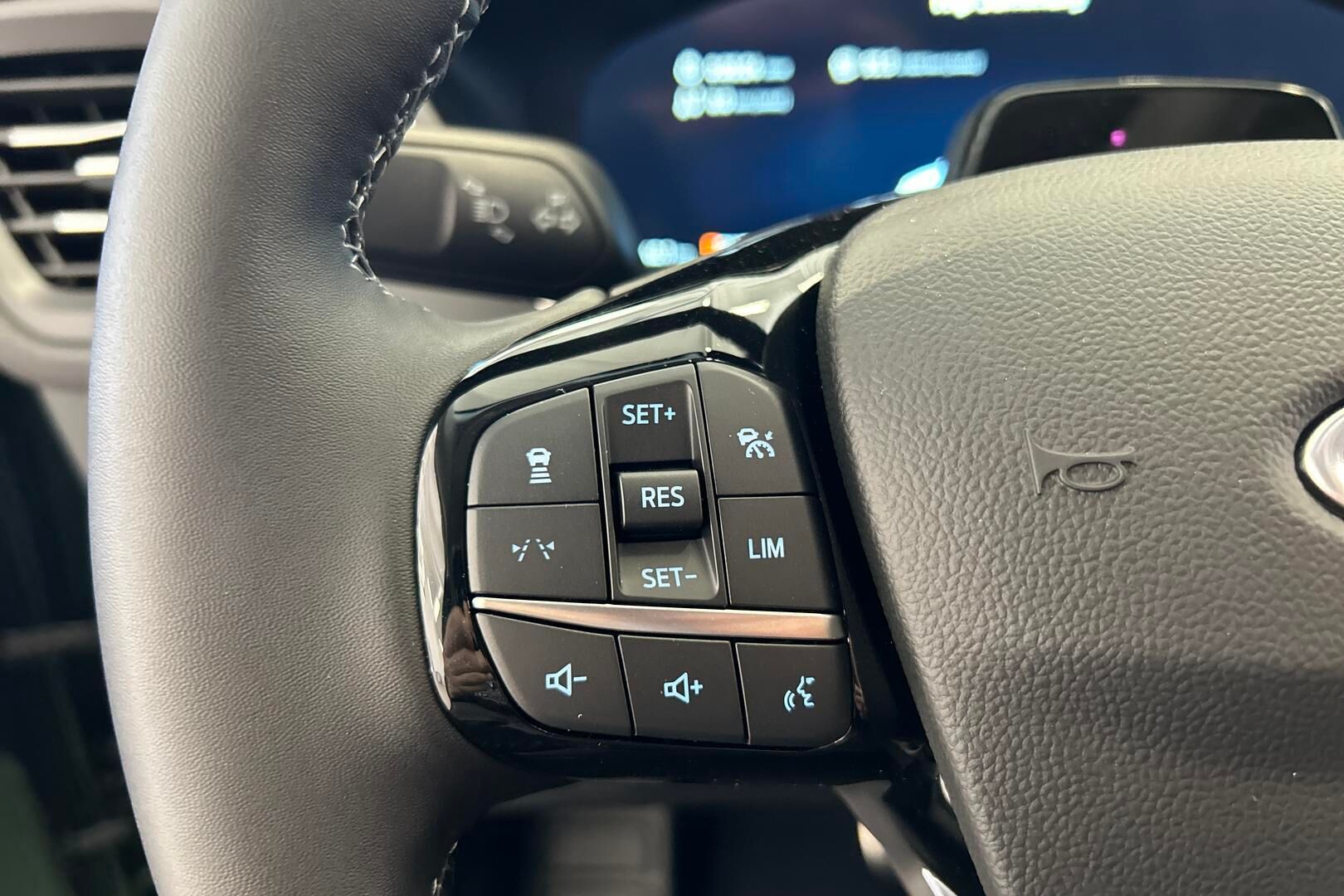 Ford Kuga iso kuva 22