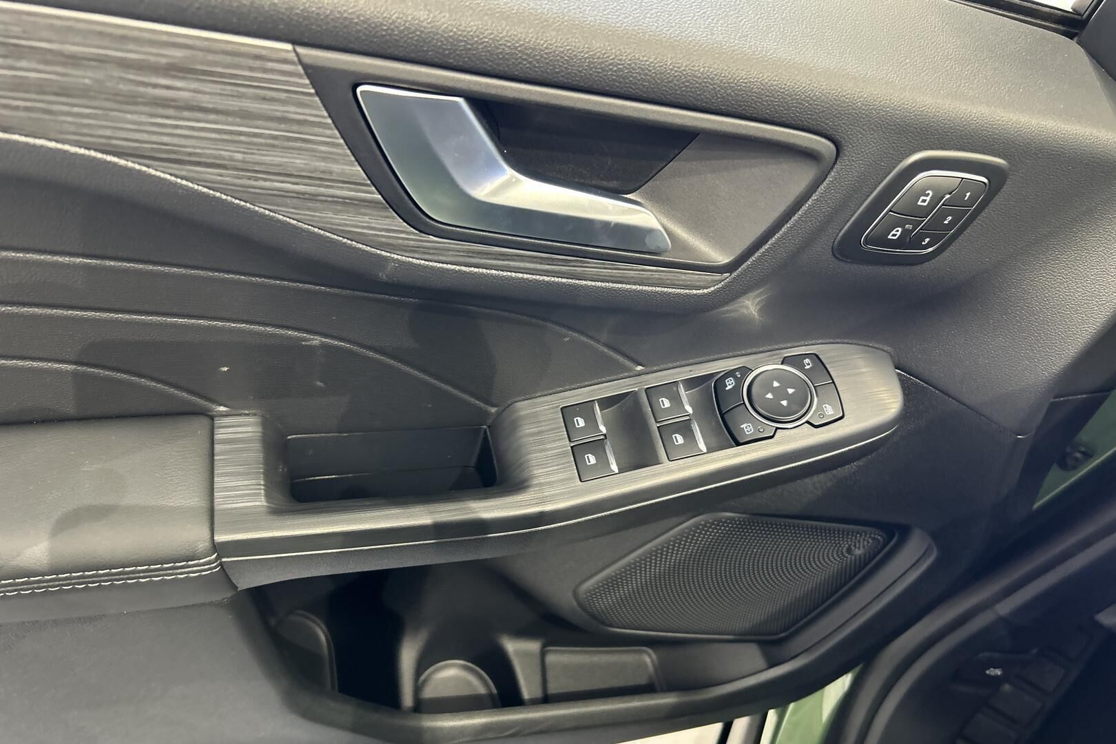Ford Kuga iso kuva 28