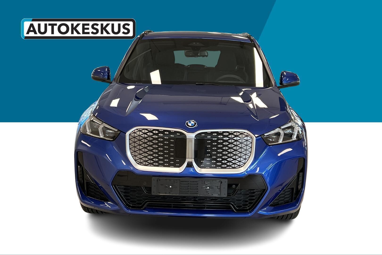 BMW iX1 iso kuva 1
