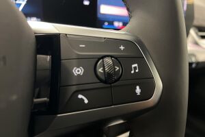 BMW iX1 esikatselu 16