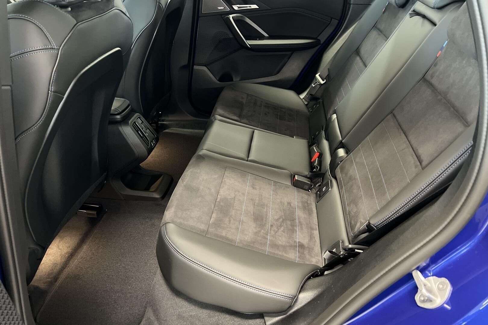 BMW iX1 iso kuva 9