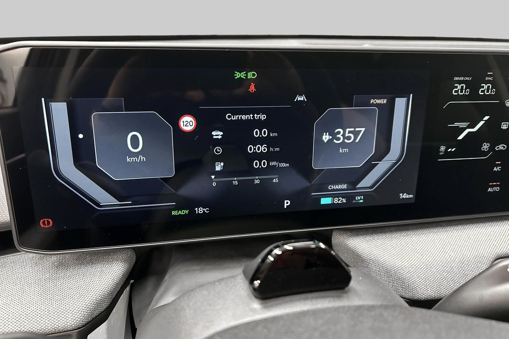 Kia EV4 iso kuva 9