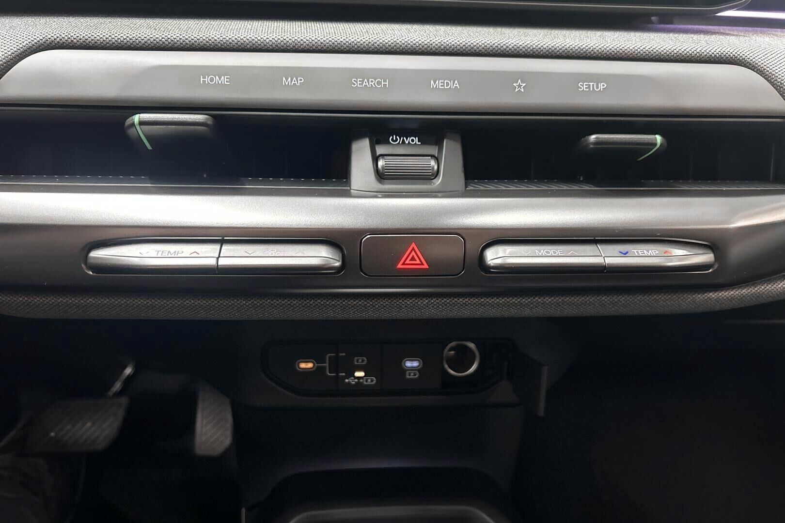 Kia EV4 iso kuva 10