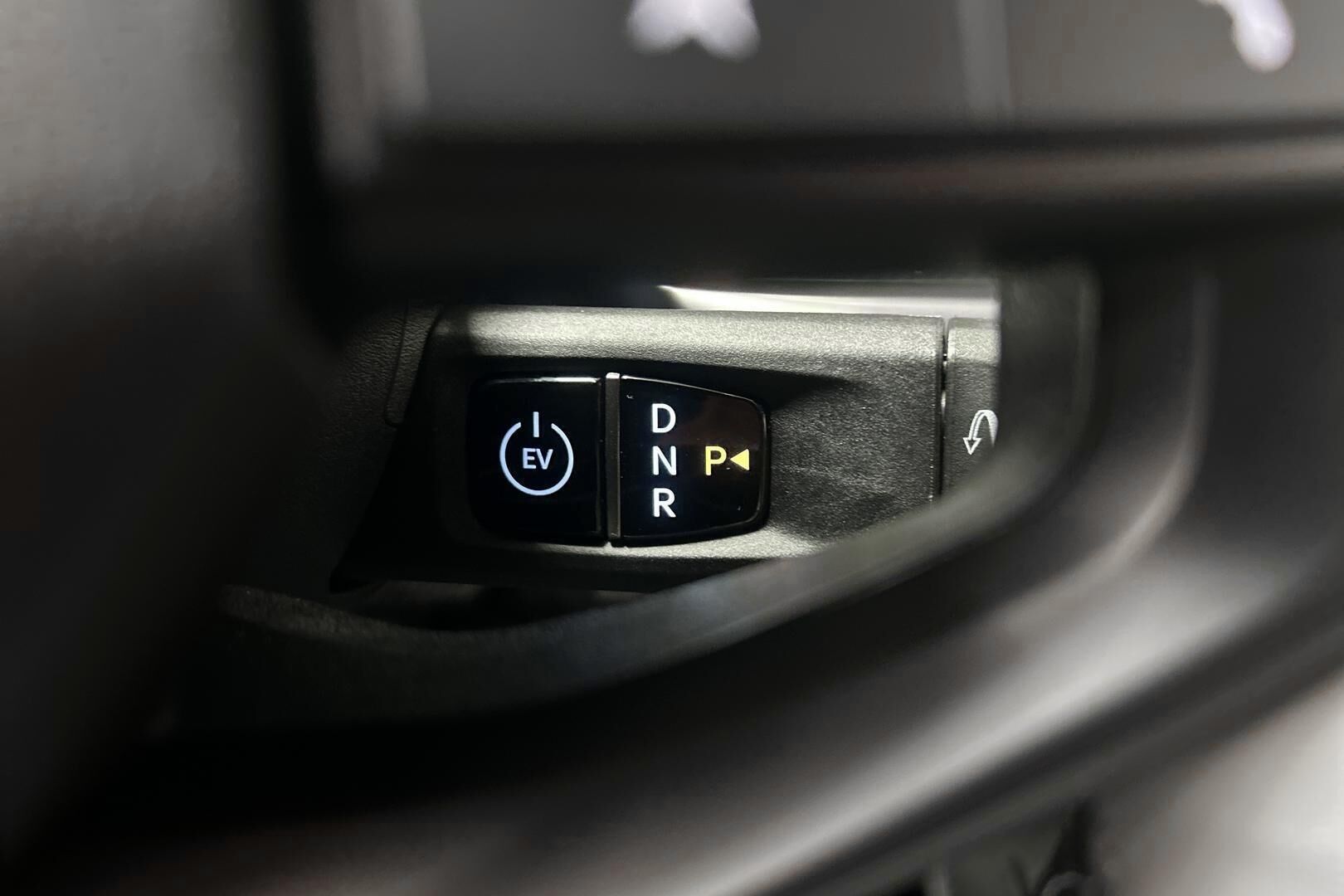 Kia EV4 iso kuva 11