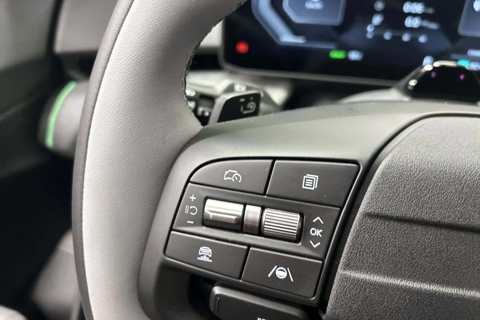 Kia EV4 iso kuva 12