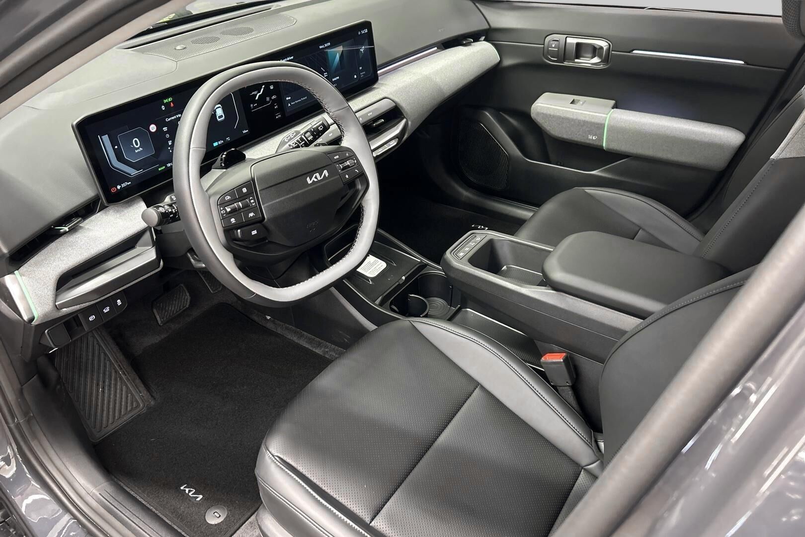 Kia EV4 iso kuva 4