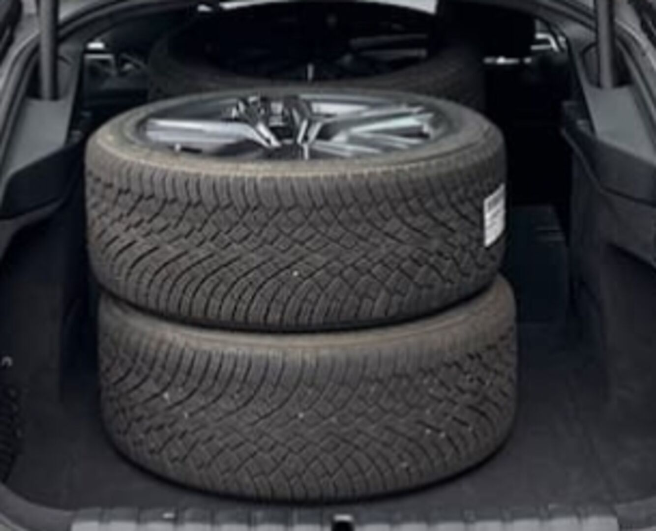 BMW I4 iso kuva 5