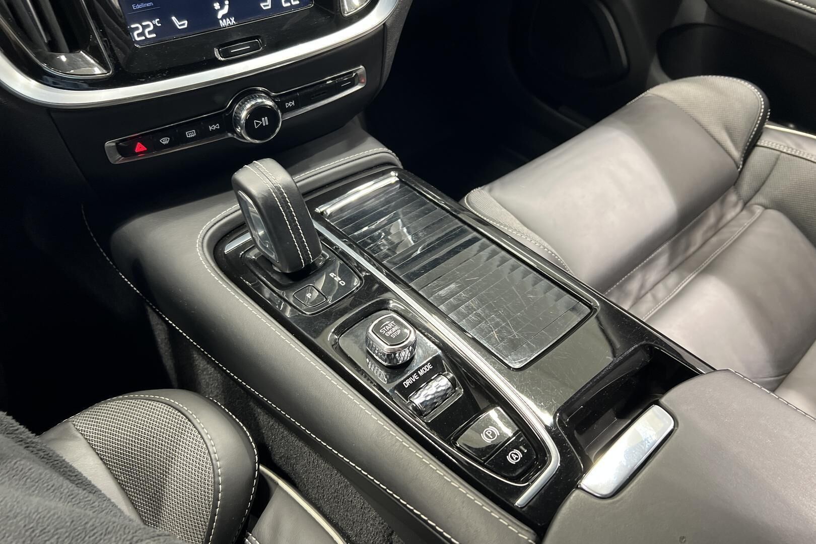 Volvo V60 iso kuva 12
