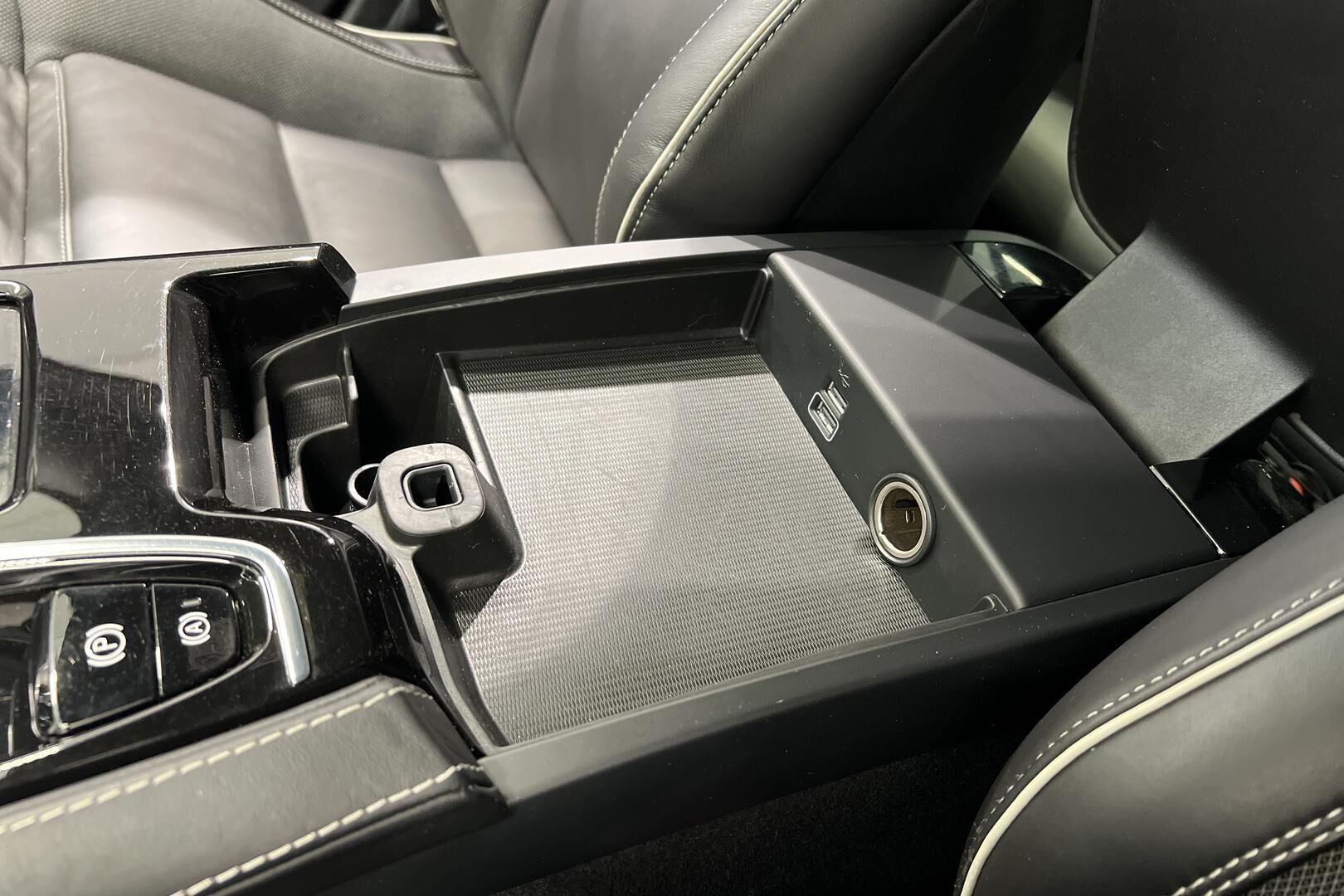 Volvo V60 iso kuva 28