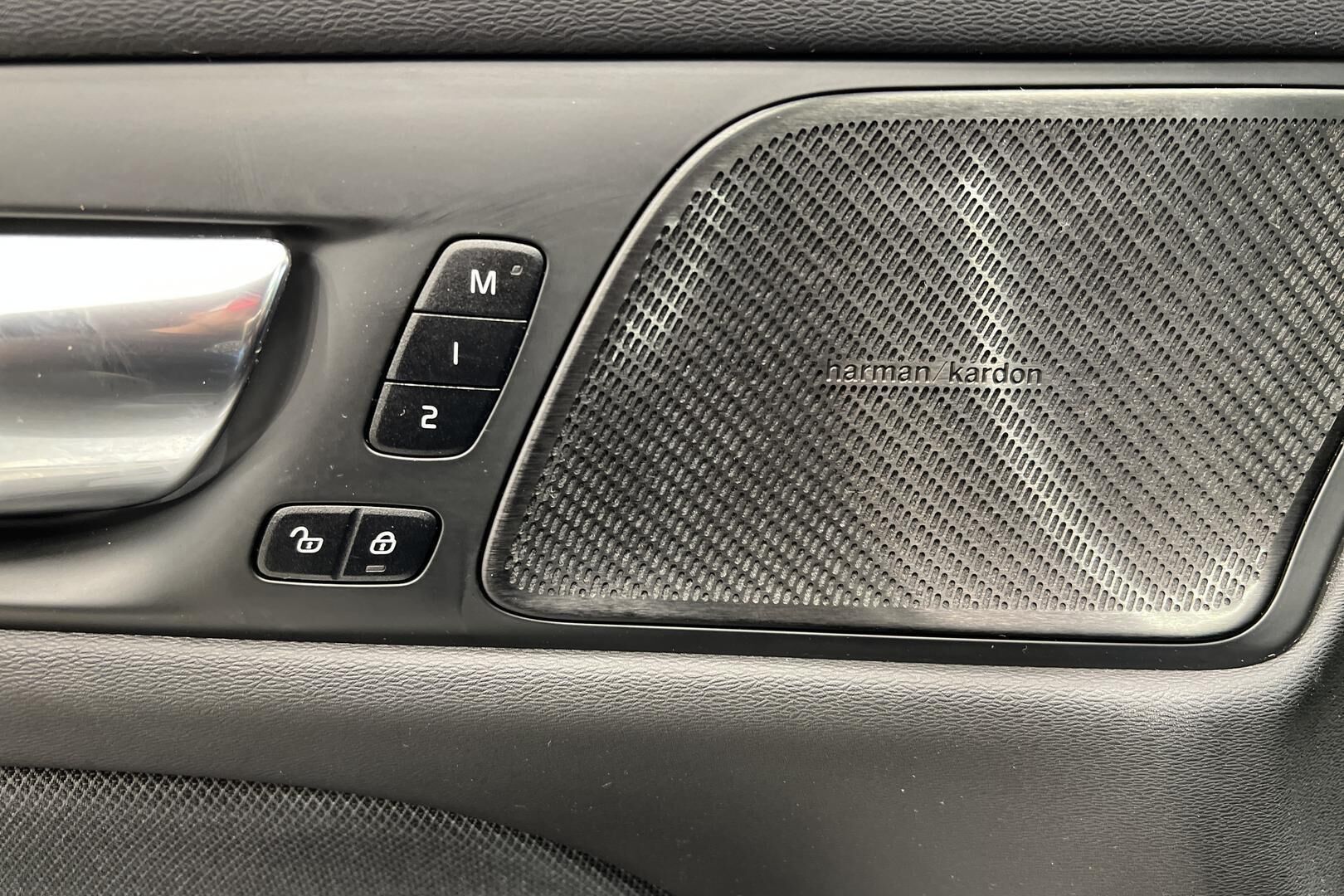 Volvo V60 iso kuva 15