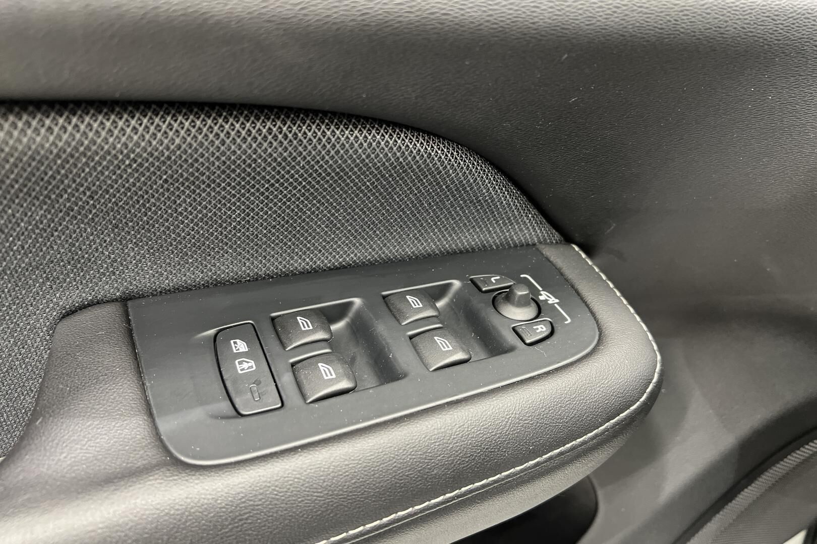 Volvo V60 iso kuva 31