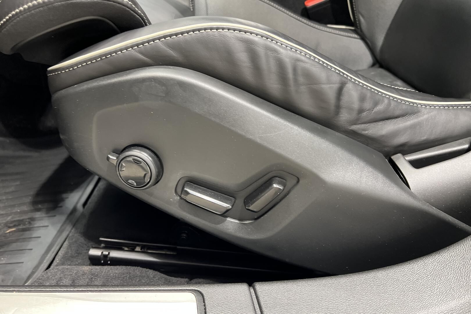 Volvo V60 iso kuva 16
