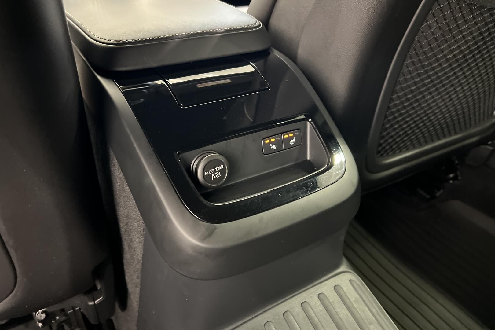 Volvo V60 iso kuva 32