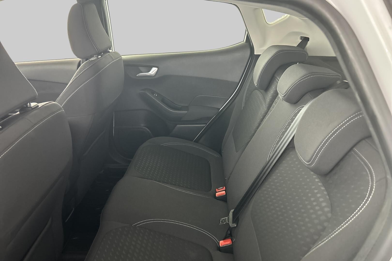 Ford Fiesta iso kuva 9