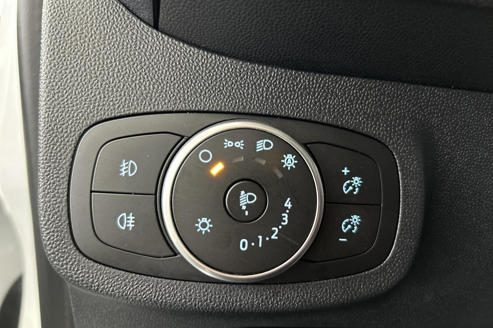 Ford Fiesta iso kuva 21