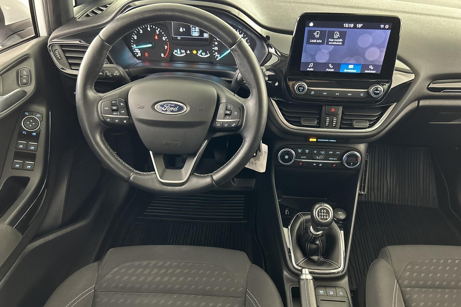 Ford Fiesta iso kuva 24