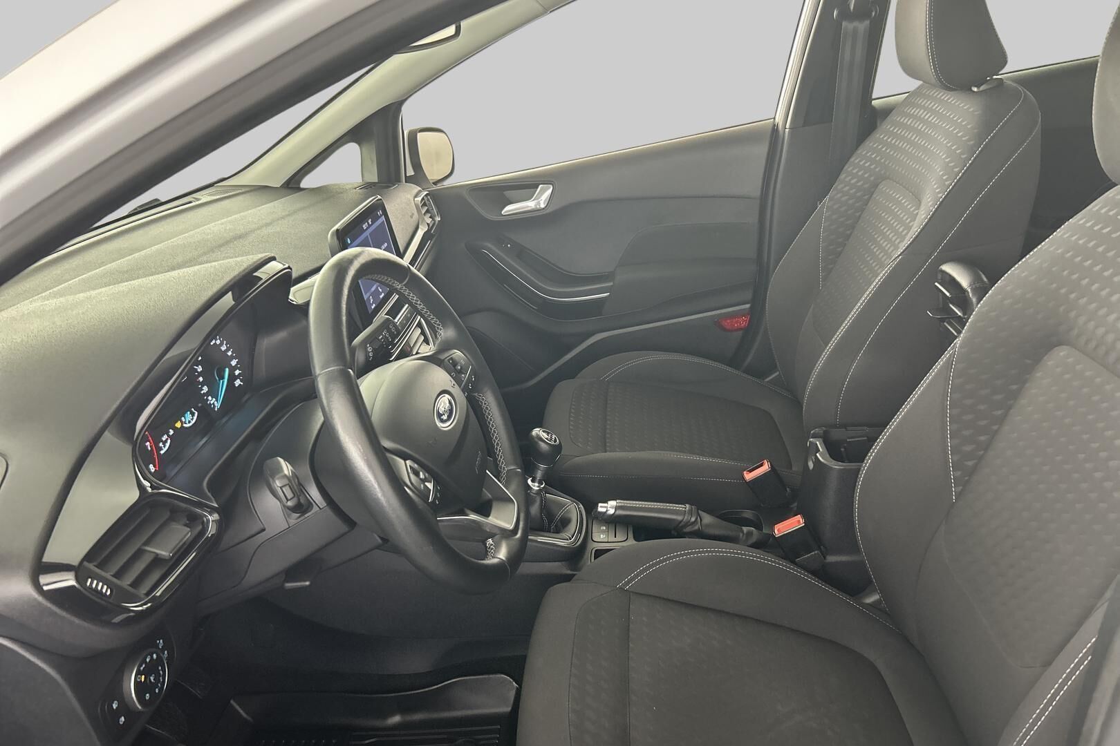 Ford Fiesta iso kuva 8