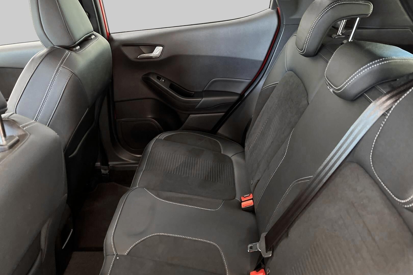 Ford Fiesta iso kuva 10