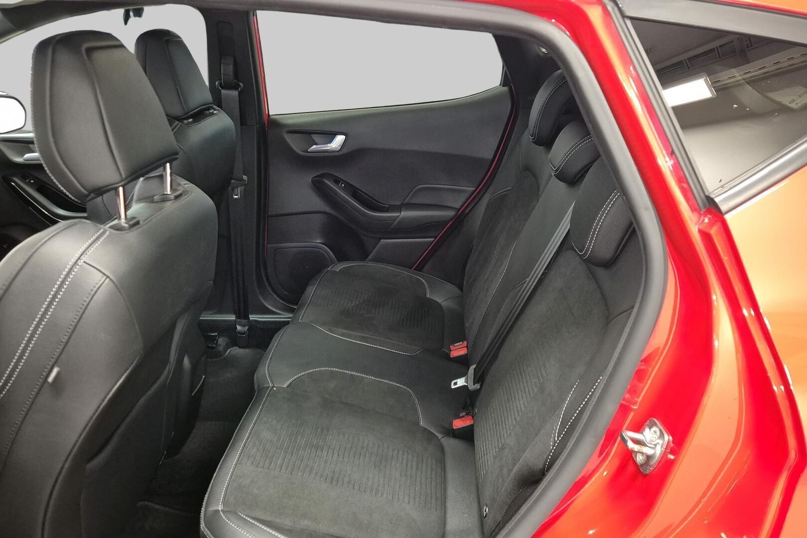 Ford Fiesta iso kuva 10