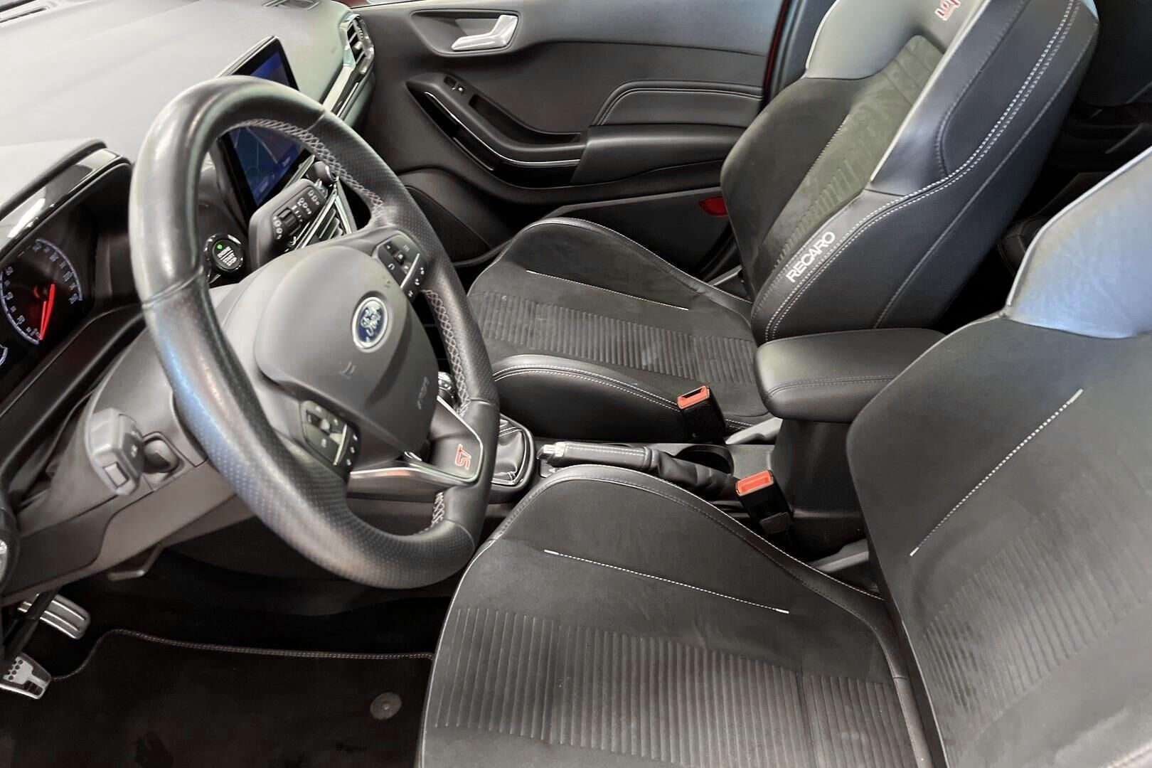 Ford Fiesta iso kuva 9