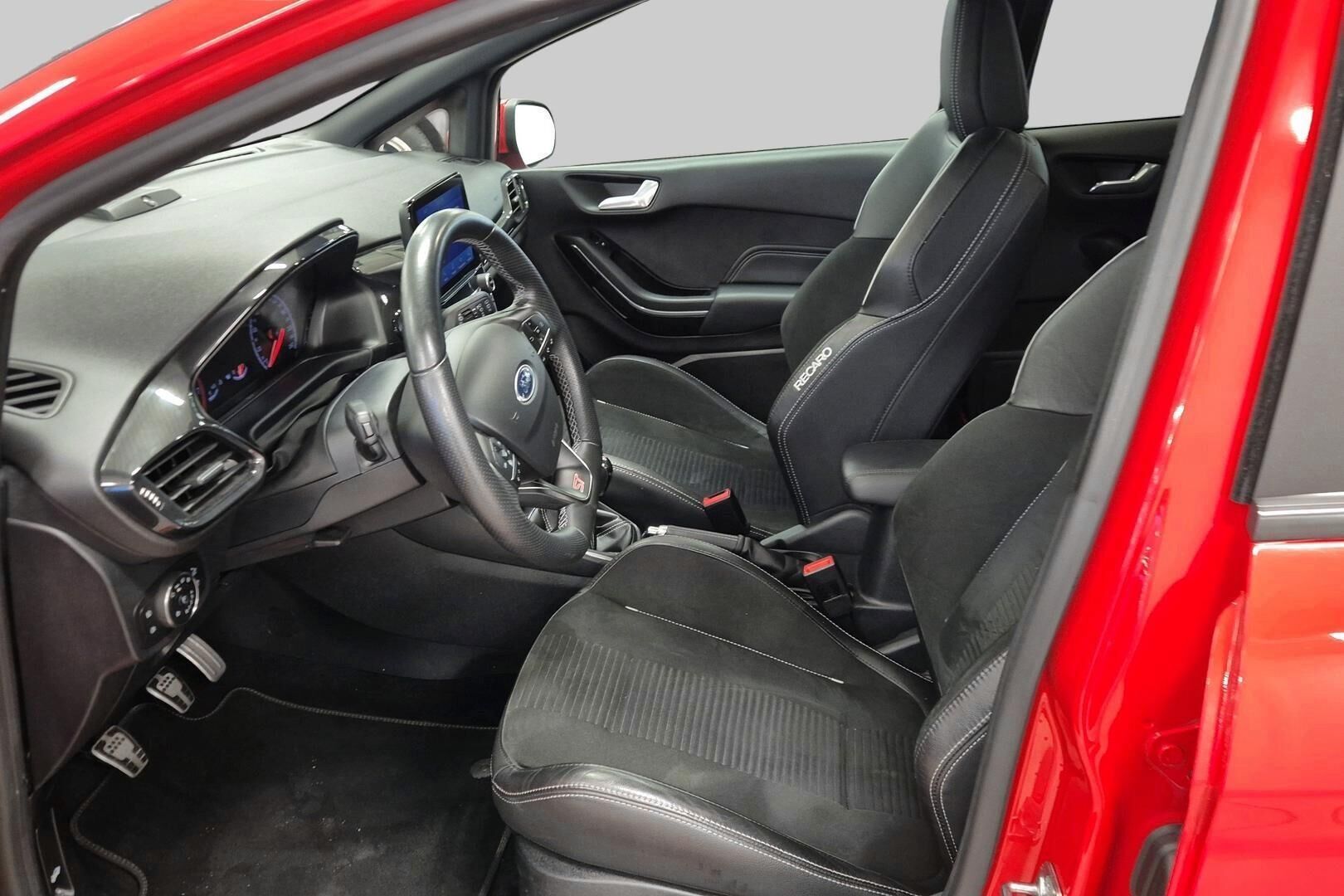 Ford Fiesta iso kuva 9