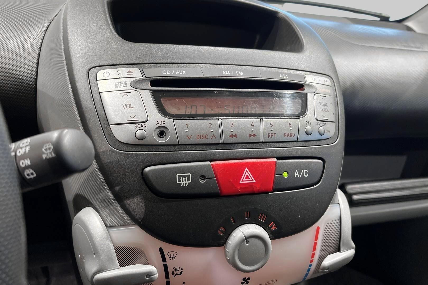 Toyota AYGO iso kuva 16