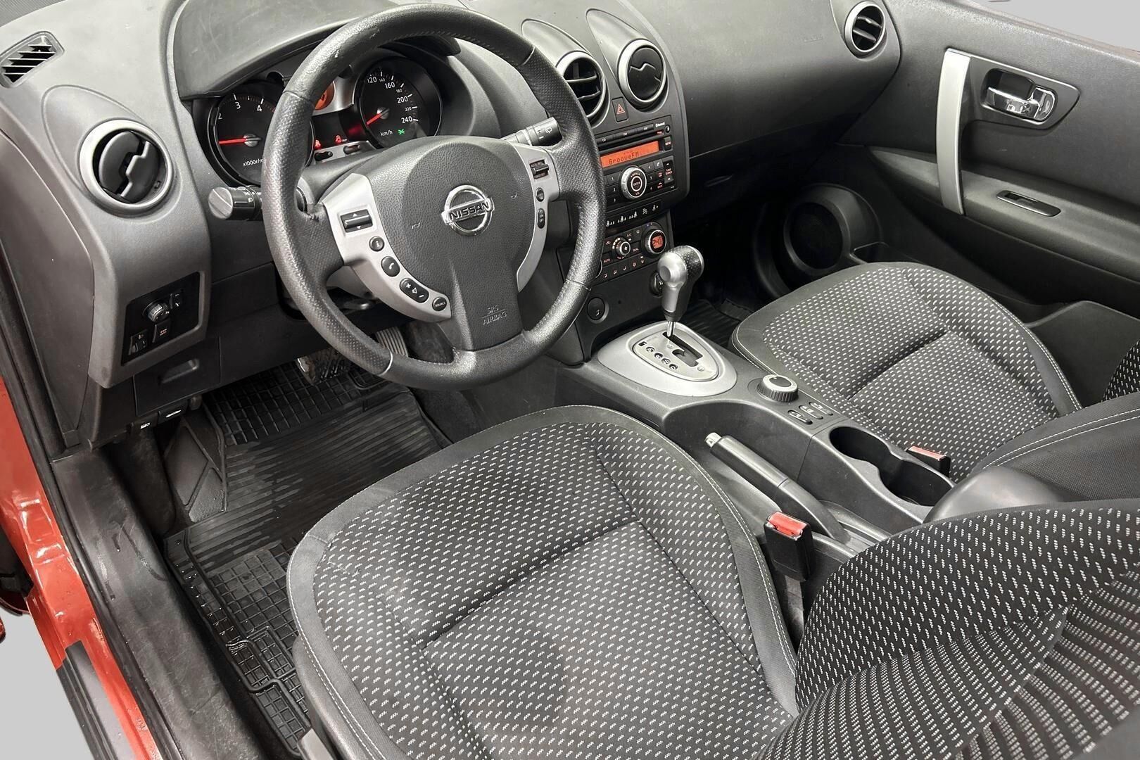 Nissan Qashqai iso kuva 9