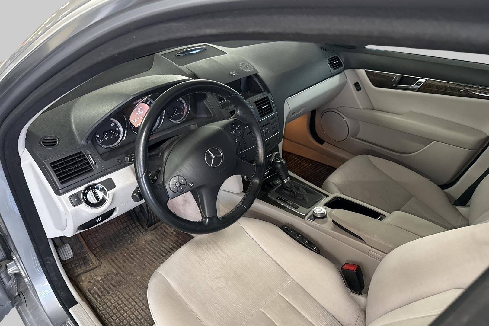 Mercedes-Benz C iso kuva 2