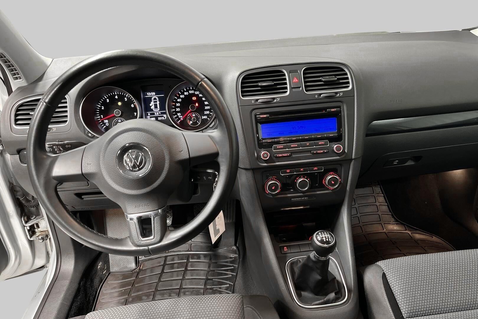 Volkswagen Golf iso kuva 10