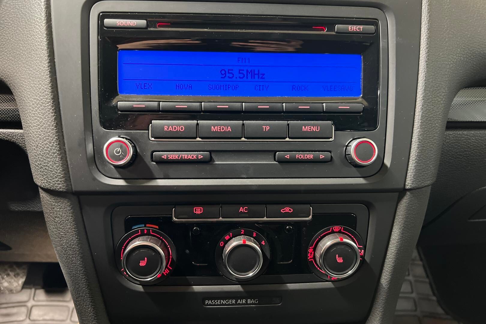 Volkswagen Golf iso kuva 14