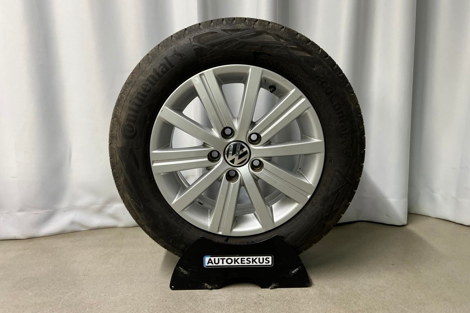 Volkswagen Golf iso kuva 15