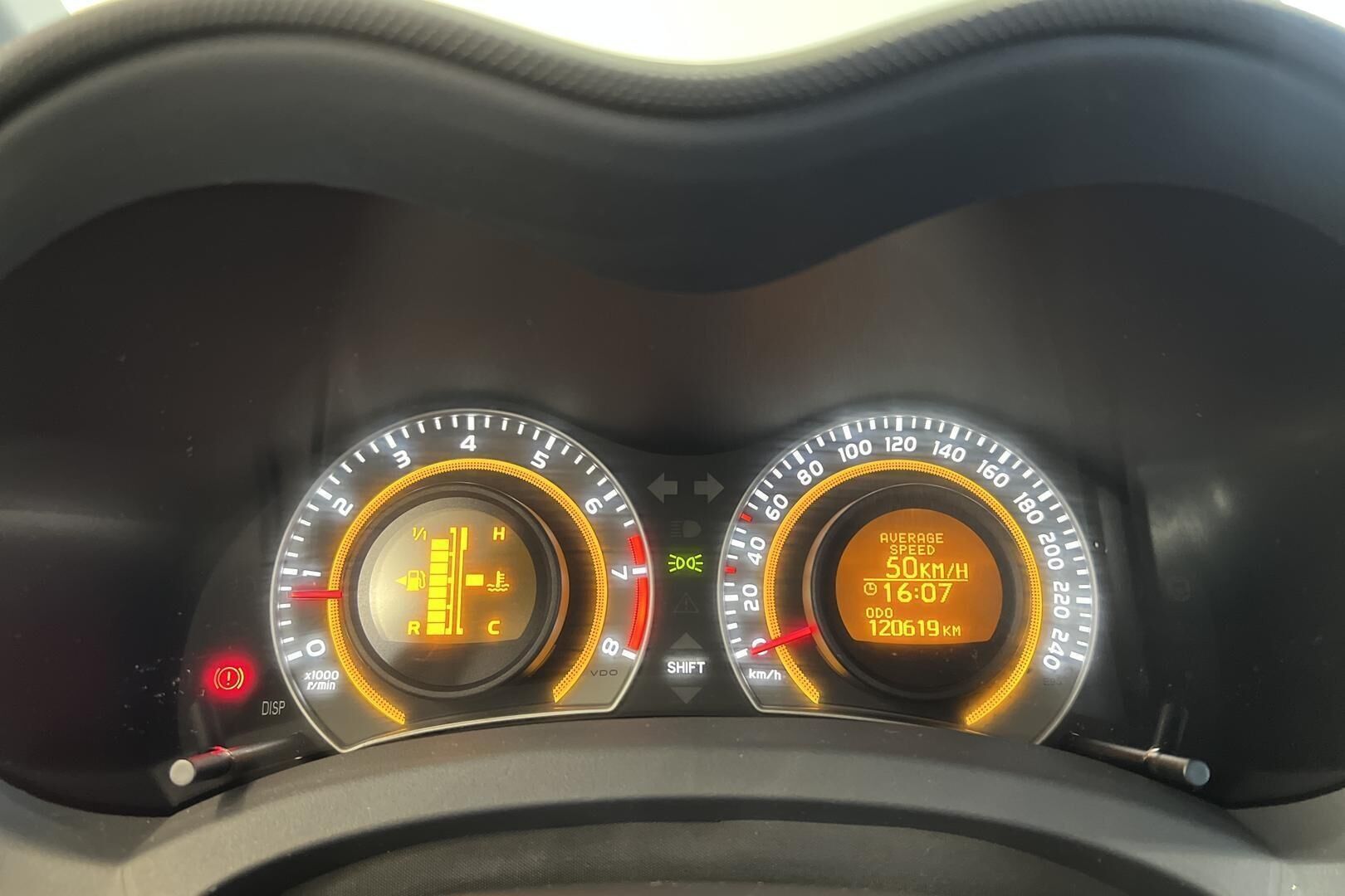 Toyota Auris iso kuva 14