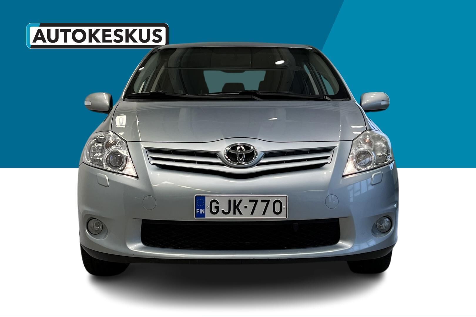 Toyota Auris iso kuva 2