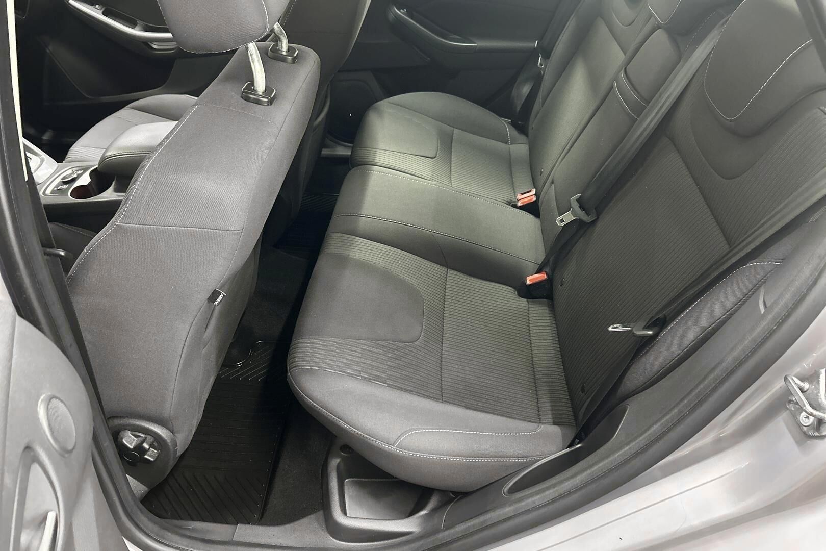 Ford Focus iso kuva 10