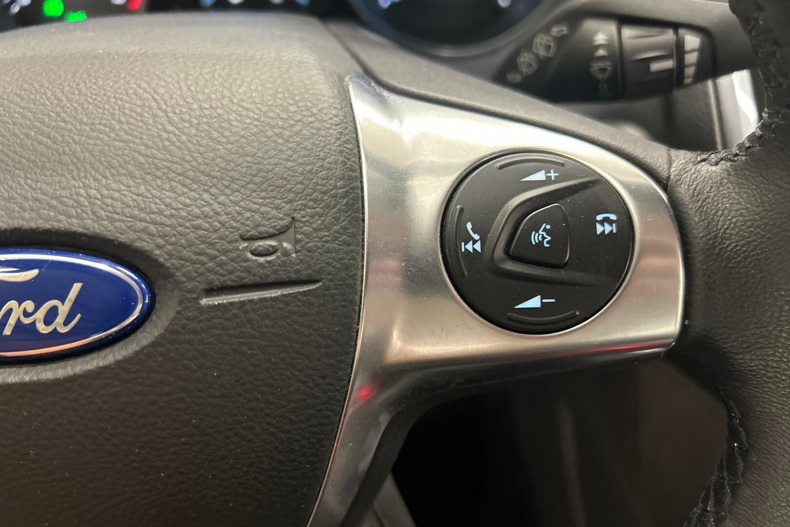 Ford Focus iso kuva 17