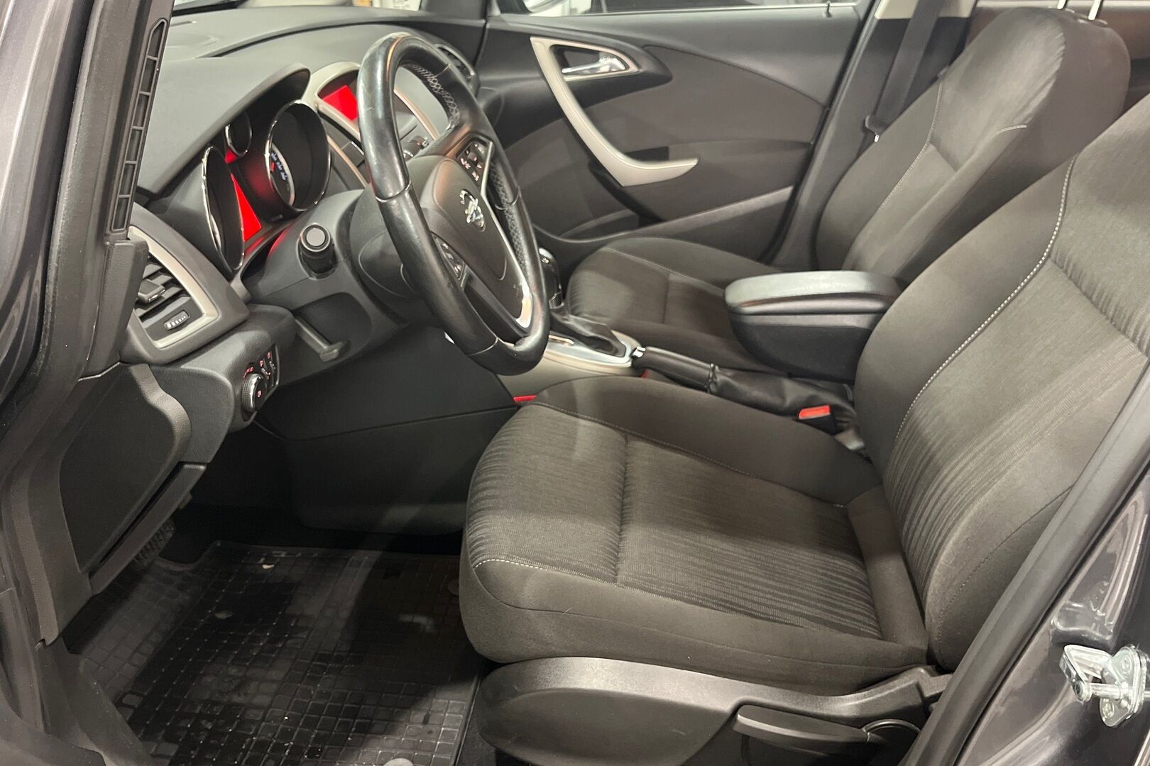 Opel Astra iso kuva 7