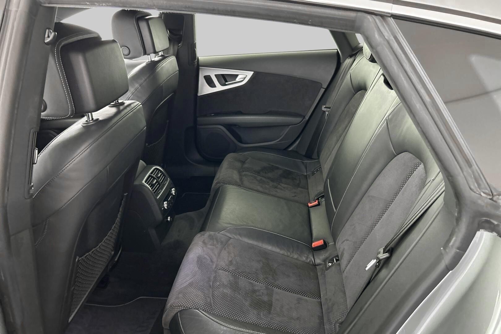 Audi A7 iso kuva 10