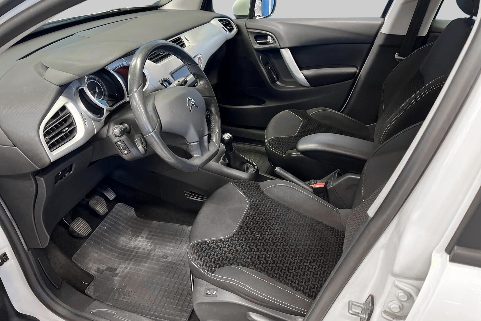 Citroen C3 iso kuva 9