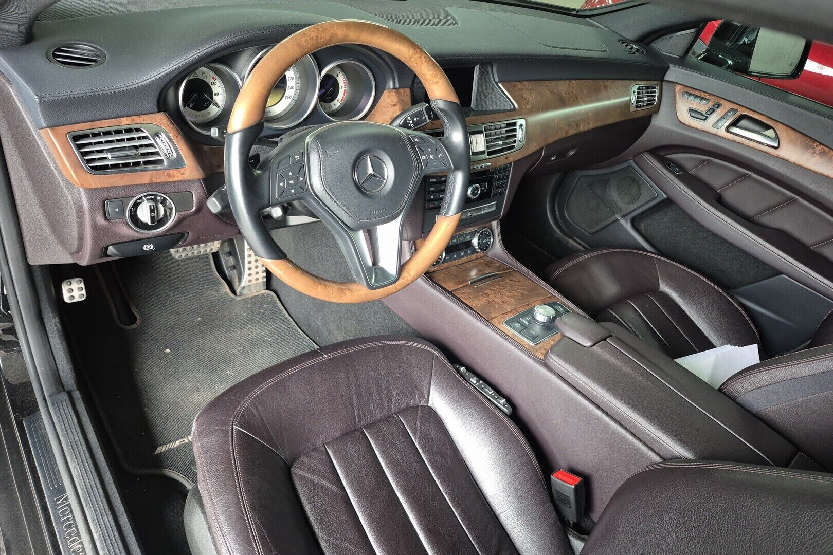 Mercedes-Benz CLS iso kuva 2