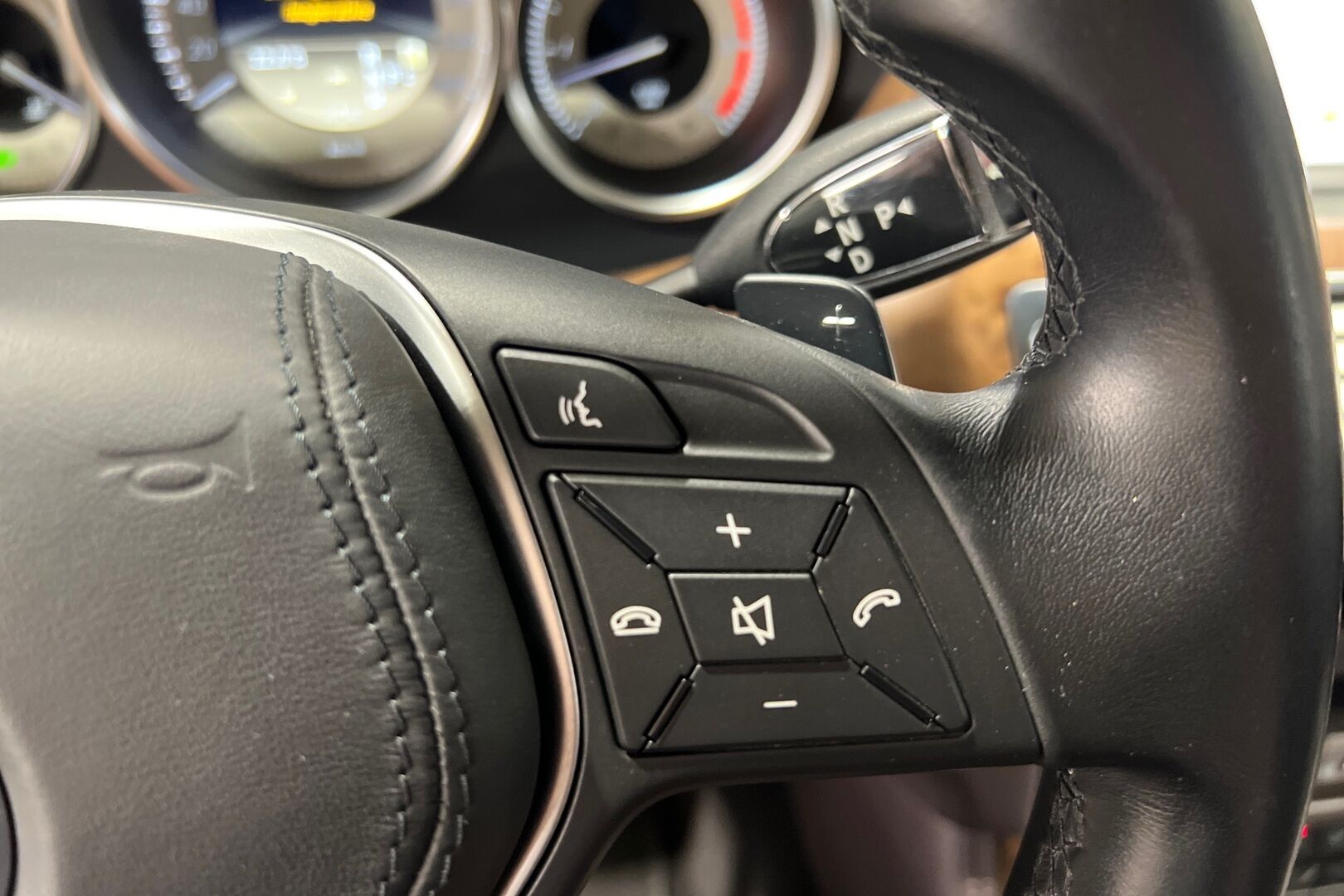 Mercedes-Benz CLS iso kuva 16