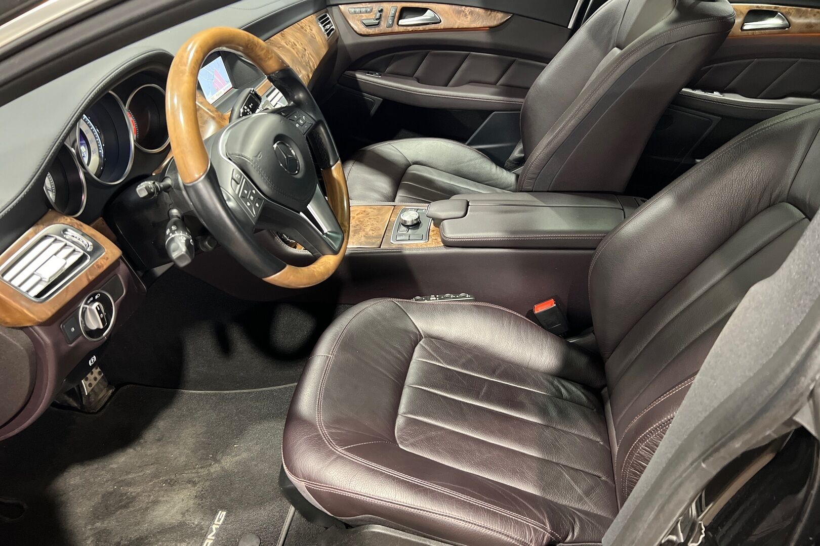 Mercedes-Benz CLS iso kuva 9