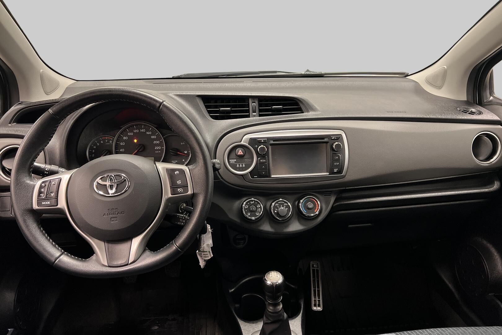 Toyota Yaris iso kuva 11